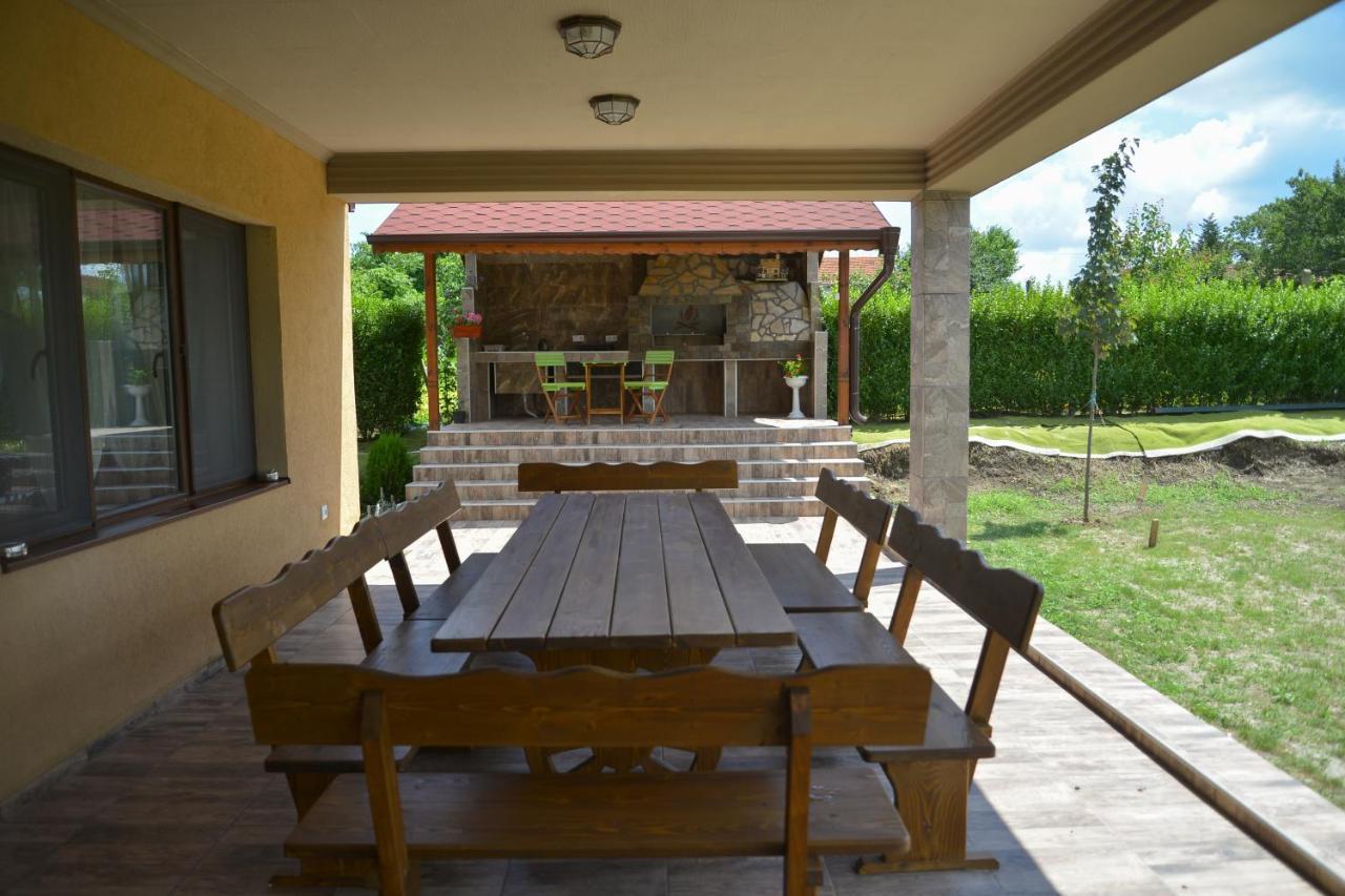 Guest House Erida Trastenik Esterno foto